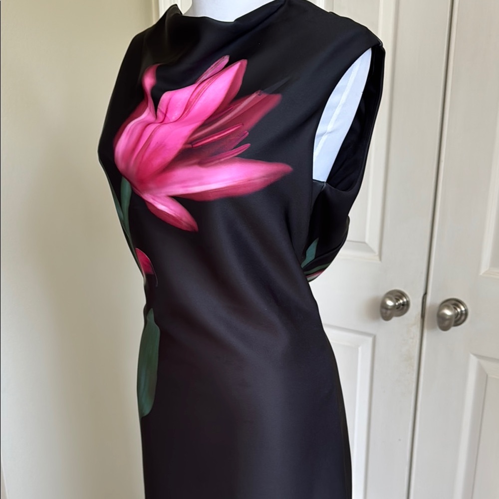 Halston, M - Picture 5 of 10